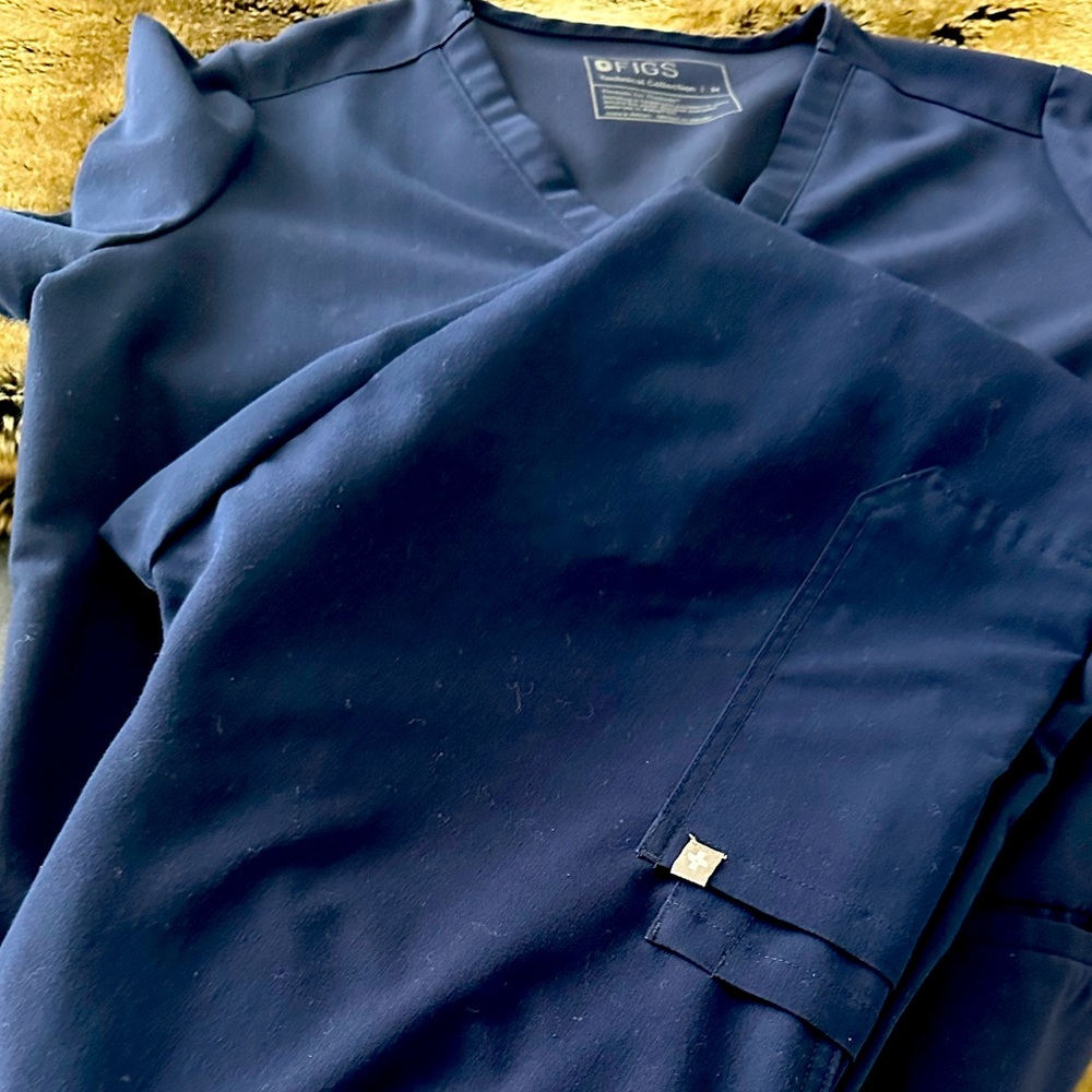 FIGS Technical Collection Scrub Set